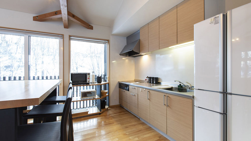 Casi67 East - Kitchen and dining area preview